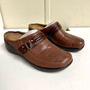 Easy Spirit Pine Women's Clogs Brown Leather slip on minimalist comfy size 8M